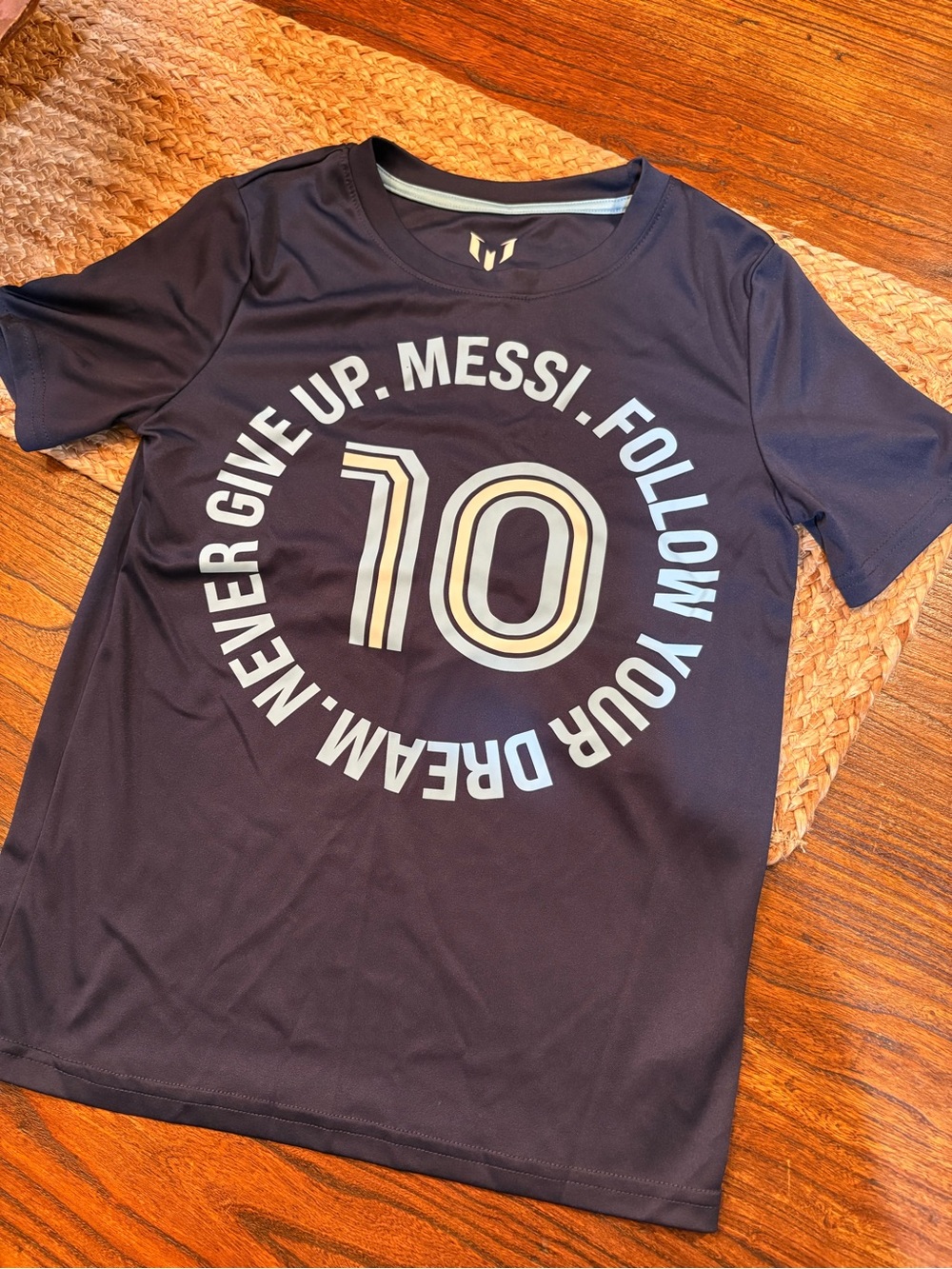 ⚽️MESSI “NEVER HIVE UP” Tee